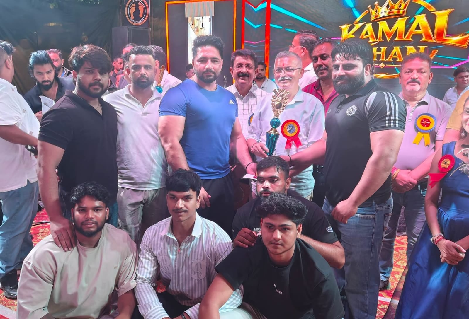 नाहन के चौगान में आयोजित सांस्कृतिक कार्यक्र में प्रस्तुति देते कलाकार कमाल खान। स्रोत: आयोजक नाहन के चौगान में आयोजित सांस्कृतिक कार्यक्र में प्रस्तुति देते कलाकार कमाल खान। स्रोत: आयोजक