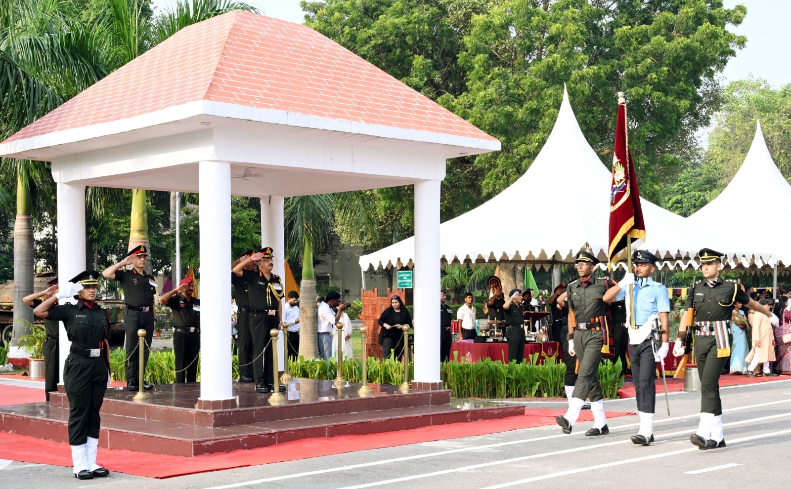 पाठ्यक्रम पूरा, सेना में शामिल हुए 121 अधिकारी पाठ्यक्रम पूरा, सेना में शामिल हुए 121 अधिकारी