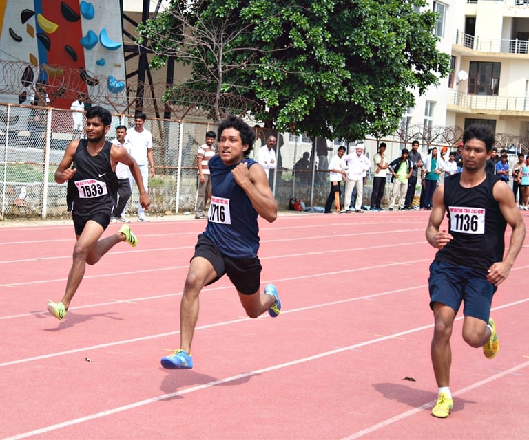 राज्य स्तरीय स्कूली एथलेटिक्स प्रतियोगिता में 1500 मीटर दाैड़ में हिस्सा लेते खिलाड़ी। राज्य स्तरीय स्कूली एथलेटिक्स प्रतियोगिता में 1500 मीटर दाैड़ में हिस्सा लेते खिलाड़ी।