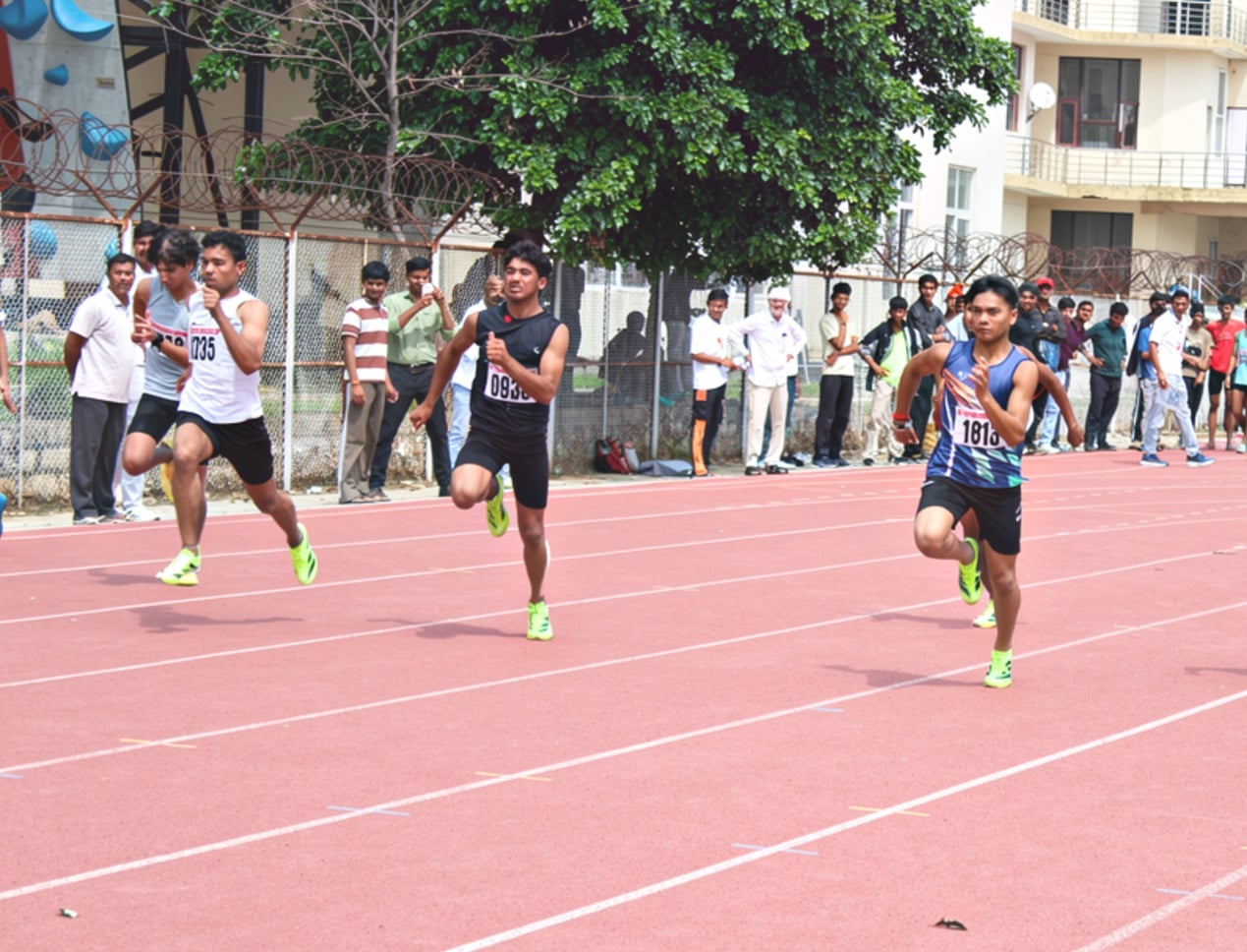 राज्य स्तरीय स्कूली एथलेटिक्स प्रतियोगिता में 1500 मीटर दाैड़ में हिस्सा लेते खिलाड़ी। राज्य स्तरीय स्कूली एथलेटिक्स प्रतियोगिता में 1500 मीटर दाैड़ में हिस्सा लेते खिलाड़ी।