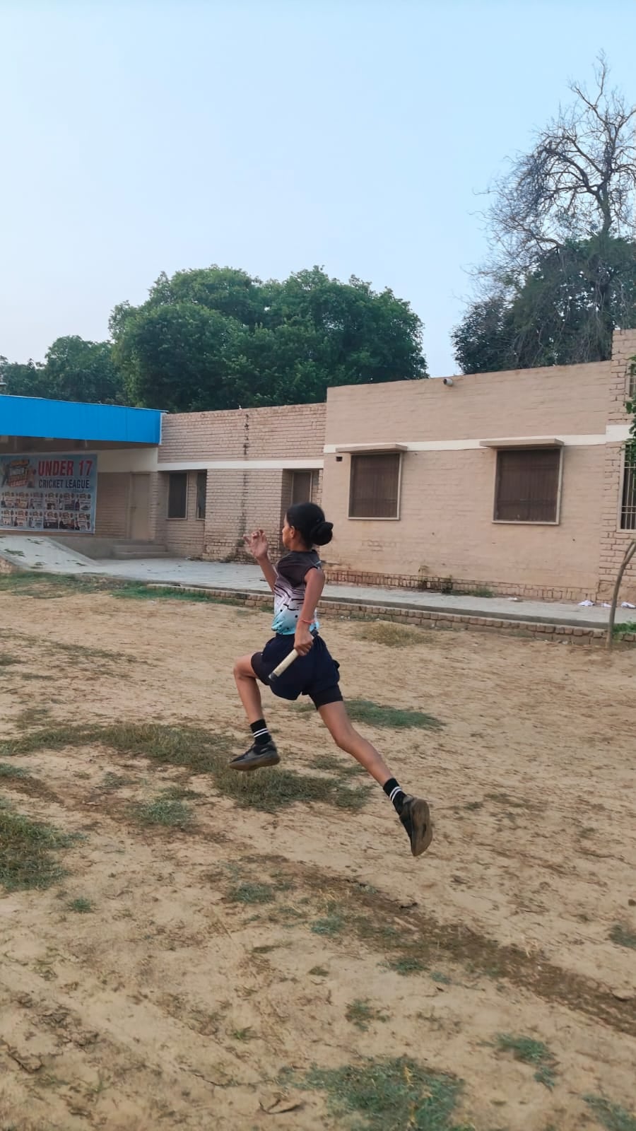 रिले रेस प्रतियोगिता में भाग लेते हुए खिलाड़ी ,स्त्रोत आयोजक रिले रेस प्रतियोगिता में भाग लेते हुए खिलाड़ी ,स्त्रोत आयोजक