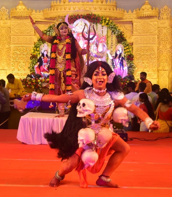 शहर में गणेश चतुर्थी के अवसर पर जगह-जगह हुए आयोजन व गणेश जी की प्रतिमा का विसर्जन करते भक्त शहर में गणेश चतुर्थी के अवसर पर जगह-जगह हुए आयोजन व गणेश जी की प्रतिमा का विसर्जन करते भक्त