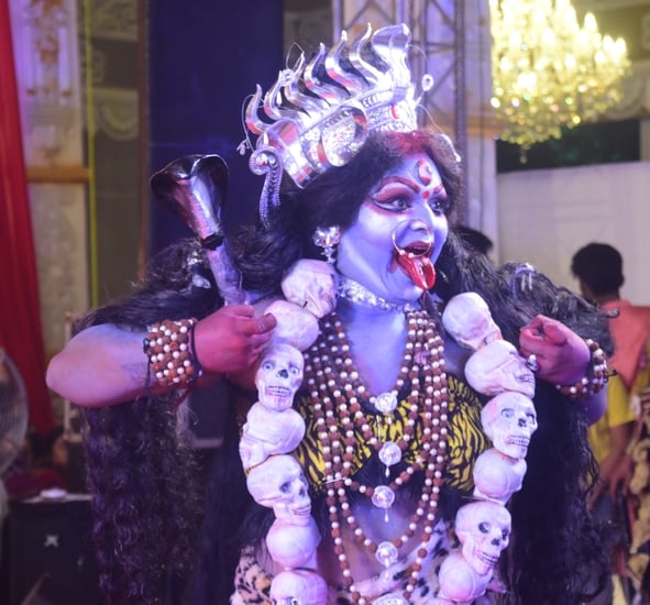 शहर में गणेश चतुर्थी के अवसर पर जगह-जगह हुए आयोजन व गणेश जी की प्रतिमा का विसर्जन करते भक्त शहर में गणेश चतुर्थी के अवसर पर जगह-जगह हुए आयोजन व गणेश जी की प्रतिमा का विसर्जन करते भक्त