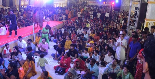 शहर में गणेश चतुर्थी के अवसर पर जगह-जगह हुए आयोजन व गणेश जी की प्रतिमा का विसर्जन करते भक्त शहर में गणेश चतुर्थी के अवसर पर जगह-जगह हुए आयोजन व गणेश जी की प्रतिमा का विसर्जन करते भक्त