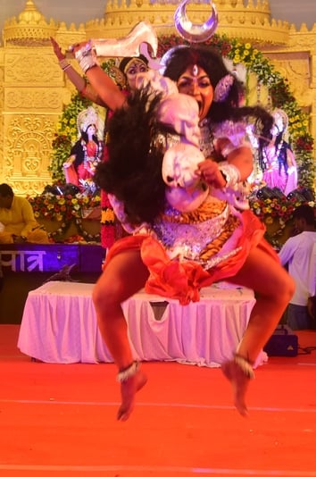 शहर में गणेश चतुर्थी के अवसर पर जगह-जगह हुए आयोजन व गणेश जी की प्रतिमा का विसर्जन करते भक्त शहर में गणेश चतुर्थी के अवसर पर जगह-जगह हुए आयोजन व गणेश जी की प्रतिमा का विसर्जन करते भक्त