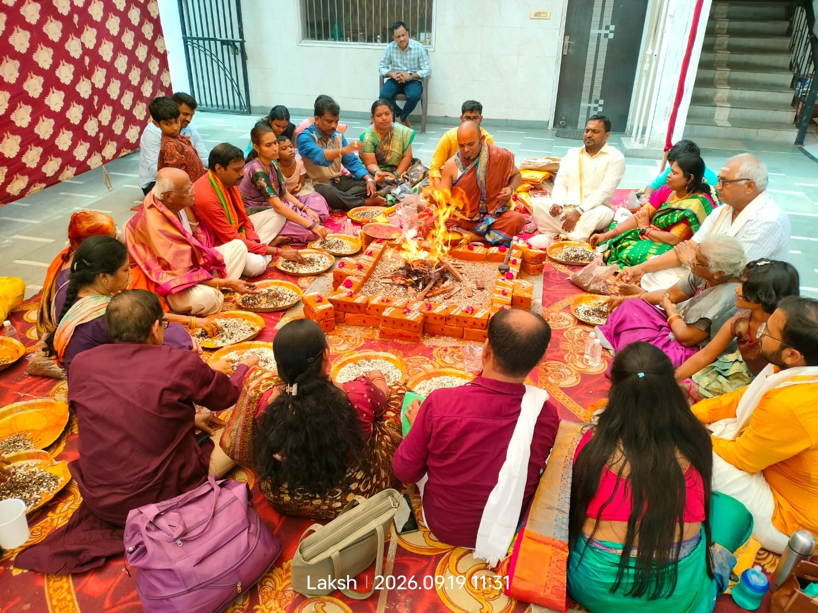तेलुगू वेलफेयर एसोसिएशन के पंडा में भरतनाट्यम प्रस्तुत करती कलाकार