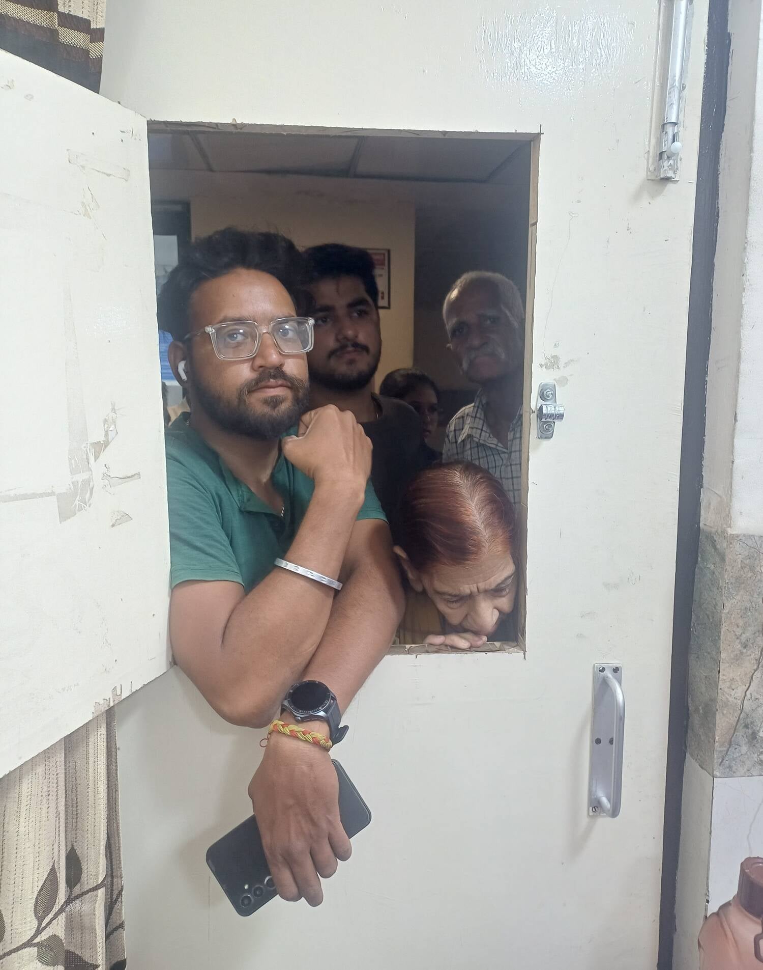 अंबाला छावनी के नागरिक अस्पताल के आईपीडी ब्लॉक में एक्सरे करवाने के लिए इंतजार करते मरीज। संवाद अंबाला छावनी के नागरिक अस्पताल के आईपीडी ब्लॉक में एक्सरे करवाने के लिए इंतजार करते मरीज। संवाद