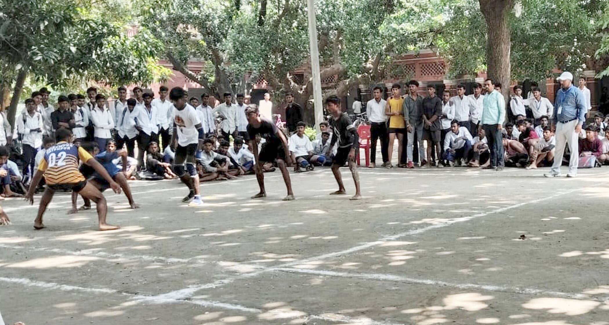 फोटो-15- धाता के चौधरी शिव सहाय सिंह इंटर कॉलेज जयरामपुर में आयोजित कबड्डी प्रतियोगिता में प्रत