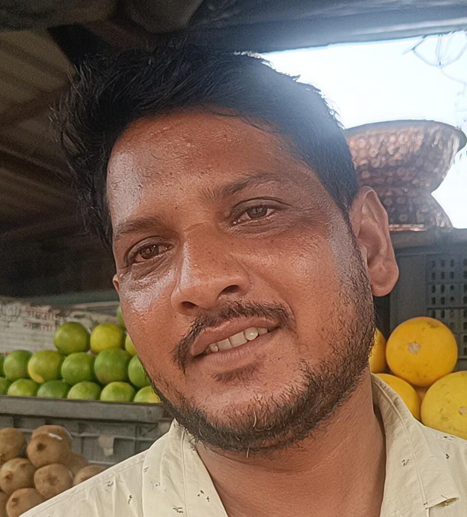 फोटो -4- दुकान में रखे नारियल के फल। संवाद फोटो -4- दुकान में रखे नारियल के फल। संवाद