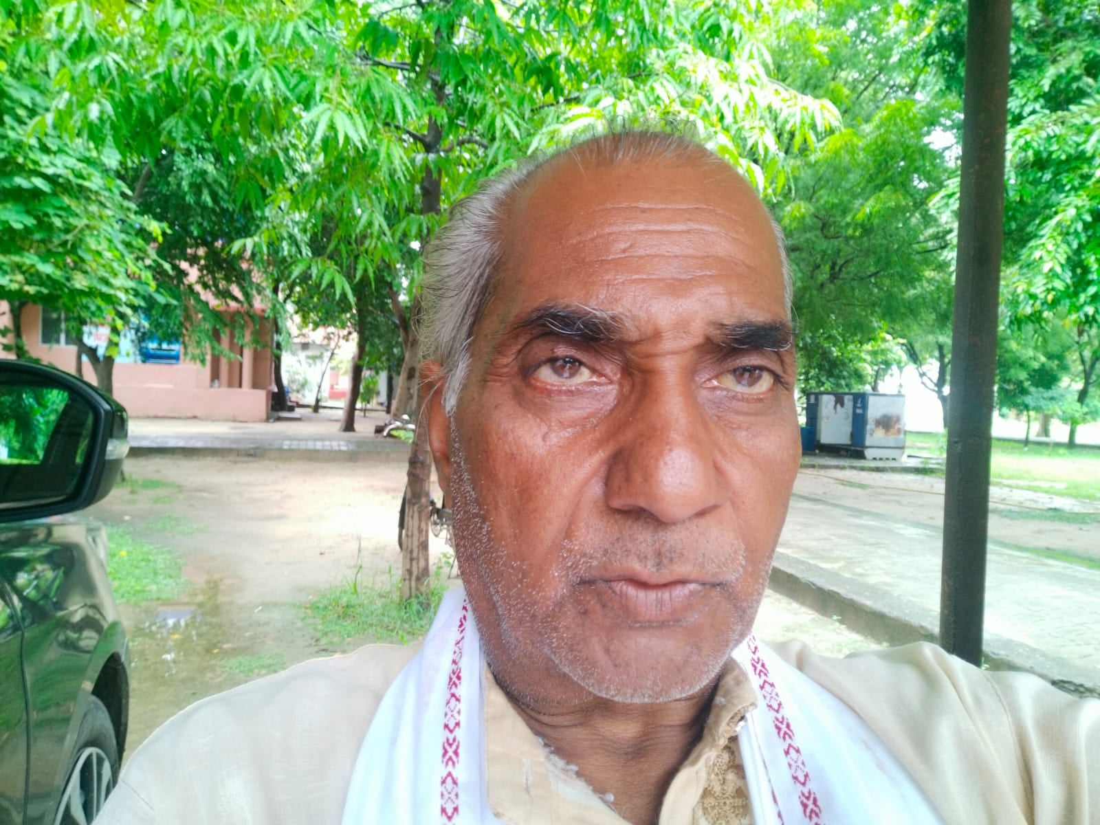 फोटो-5- उखड़ा पड़ा ढिकियापुर-घसा का पुरवा मार्ग। संवाद फोटो-5- उखड़ा पड़ा ढिकियापुर-घसा का पुरवा मार्ग। संवाद