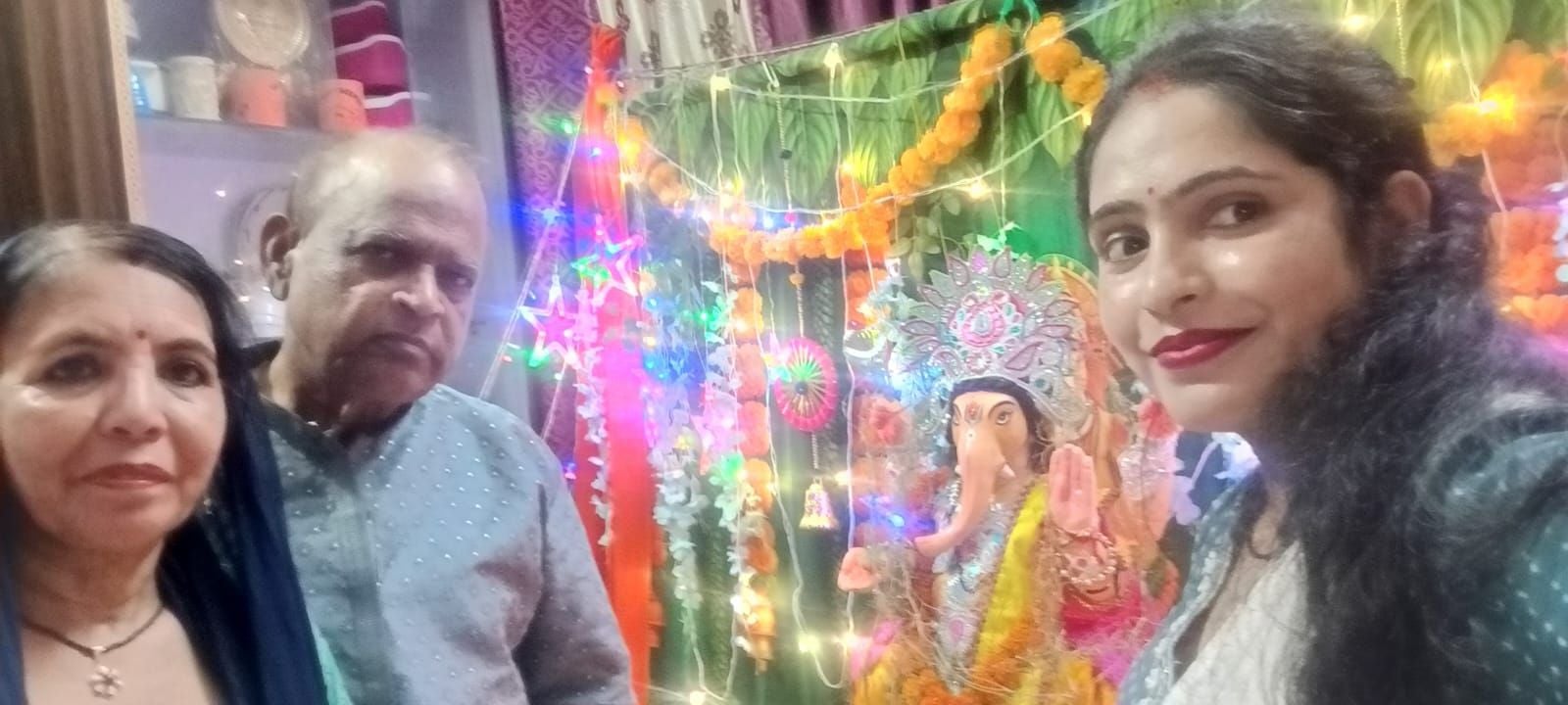 गोंडा के मनकापुर में निकाली गई प्रतिमा विसर्जन यात्रा।
