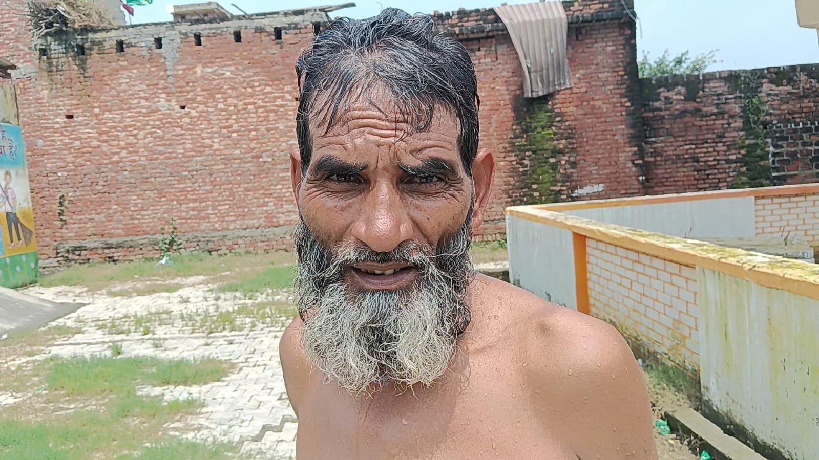 ग्राम कुसमा में आर आर सी केंद्र पर खेलते बच्चे। संवाद ग्राम कुसमा में आर आर सी केंद्र पर खेलते बच्चे। संवाद