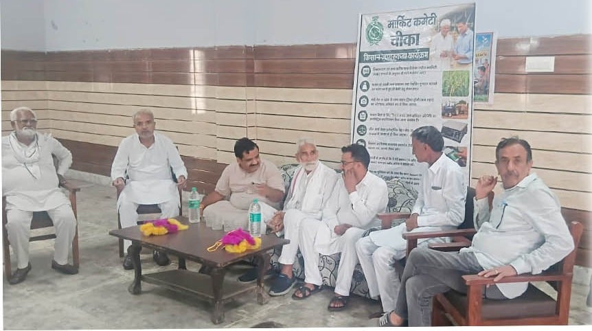 गांव हरिगढ़ किंगन में किसानों से बातचीत करते मार्केट के चेयरमैन व अधिकारी। विज्ञप्ति गांव हरिगढ़ किंगन में किसानों से बातचीत करते मार्केट के चेयरमैन व अधिकारी। विज्ञप्ति