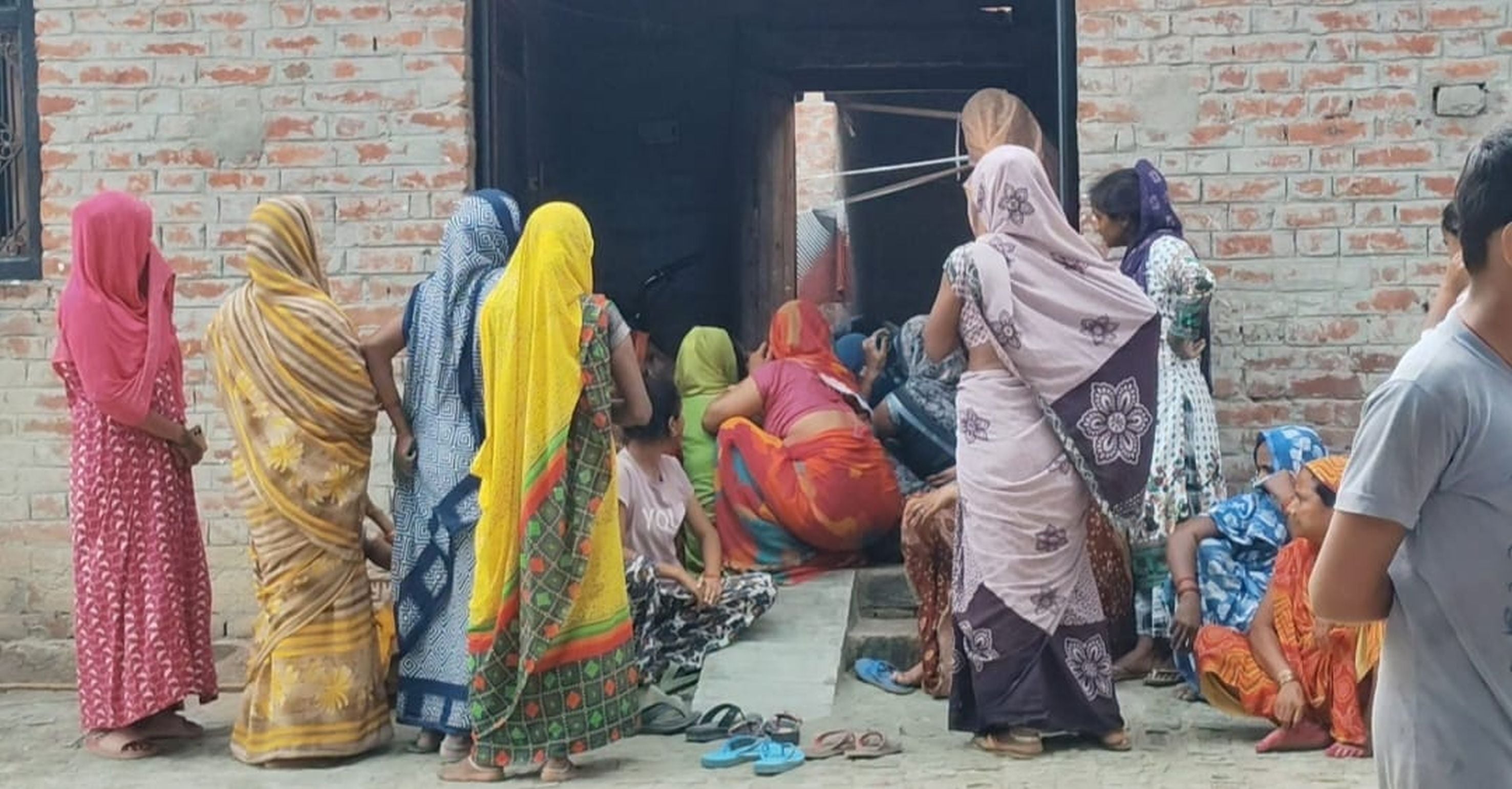 इसी वैन से कुचलकर हुई मासूम की मौत। इसी वैन से कुचलकर हुई मासूम की मौत।