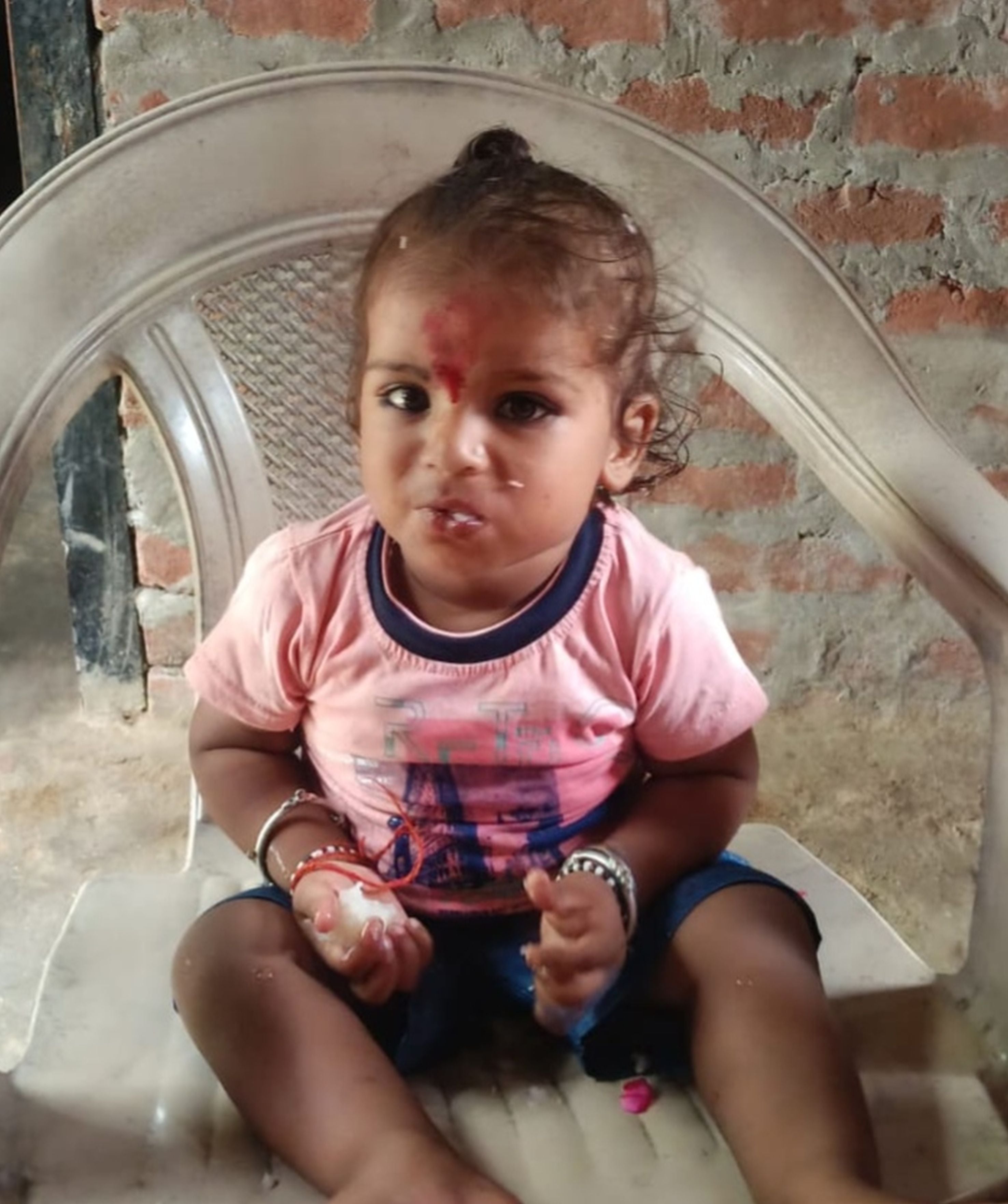 इसी वैन से कुचलकर हुई मासूम की मौत। इसी वैन से कुचलकर हुई मासूम की मौत।