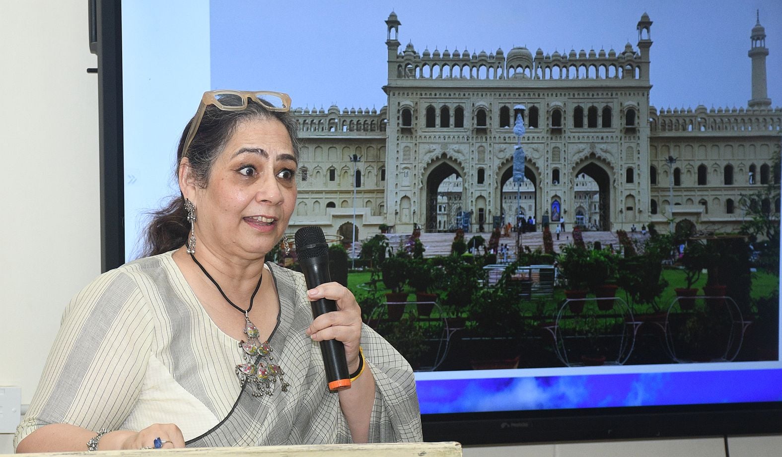 इंटैक के लखनऊ चैप्टर ने शनिवार को भागीदारी भवन में विरासत फैसिलिटेटर्स के लिए क्षमता निर्माण का इंटैक के लखनऊ चैप्टर ने शनिवार को भागीदारी भवन में विरासत फैसिलिटेटर्स के लिए क्षमता निर्माण का