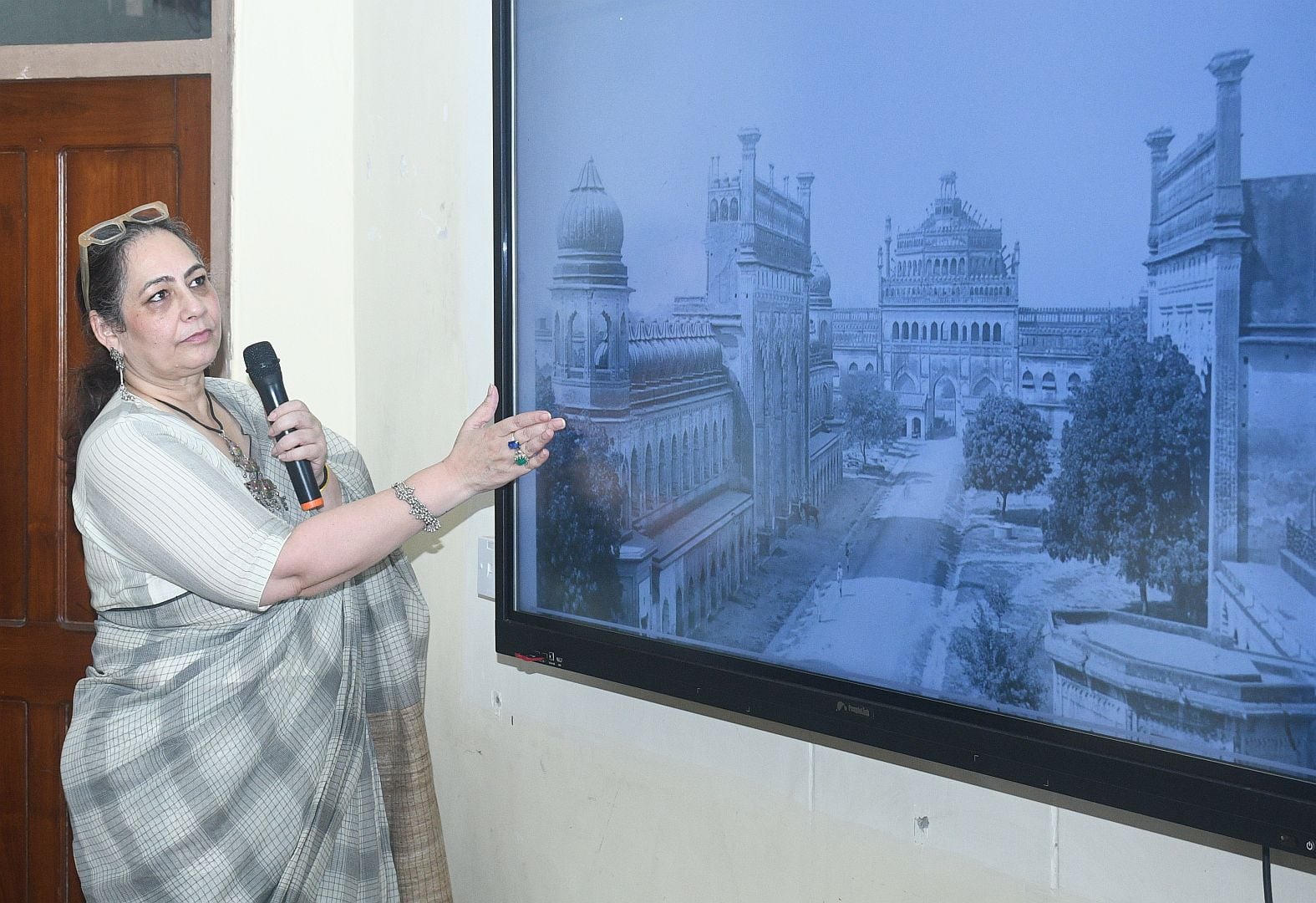 इंटैक के लखनऊ चैप्टर ने शनिवार को भागीदारी भवन में विरासत फैसिलिटेटर्स के लिए क्षमता निर्माण का इंटैक के लखनऊ चैप्टर ने शनिवार को भागीदारी भवन में विरासत फैसिलिटेटर्स के लिए क्षमता निर्माण का