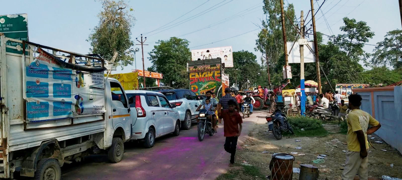 जानीखुर्द। भोला झाल पर गणेश विसर्जन करते श्रद्धालु फोटो संवाद