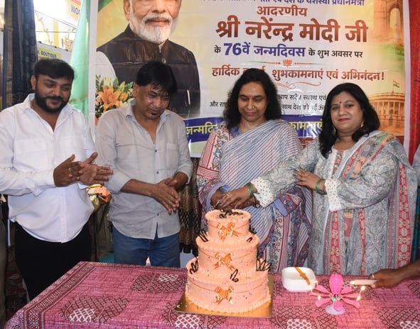 कैसरबाग स्थित सफेद बारादरी में शनिवार से न्यू क्राफ्ट सिल्क इंडिया प्रदर्शनी-2026 का शुभारंभ हु