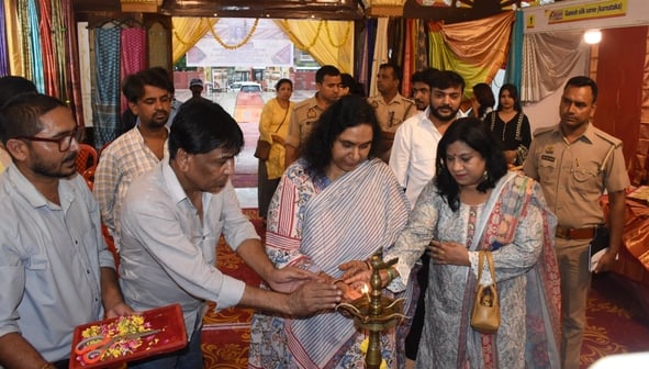 कैसरबाग स्थित सफेद बारादरी में शनिवार से न्यू क्राफ्ट सिल्क इंडिया प्रदर्शनी-2026 का शुभारंभ हु