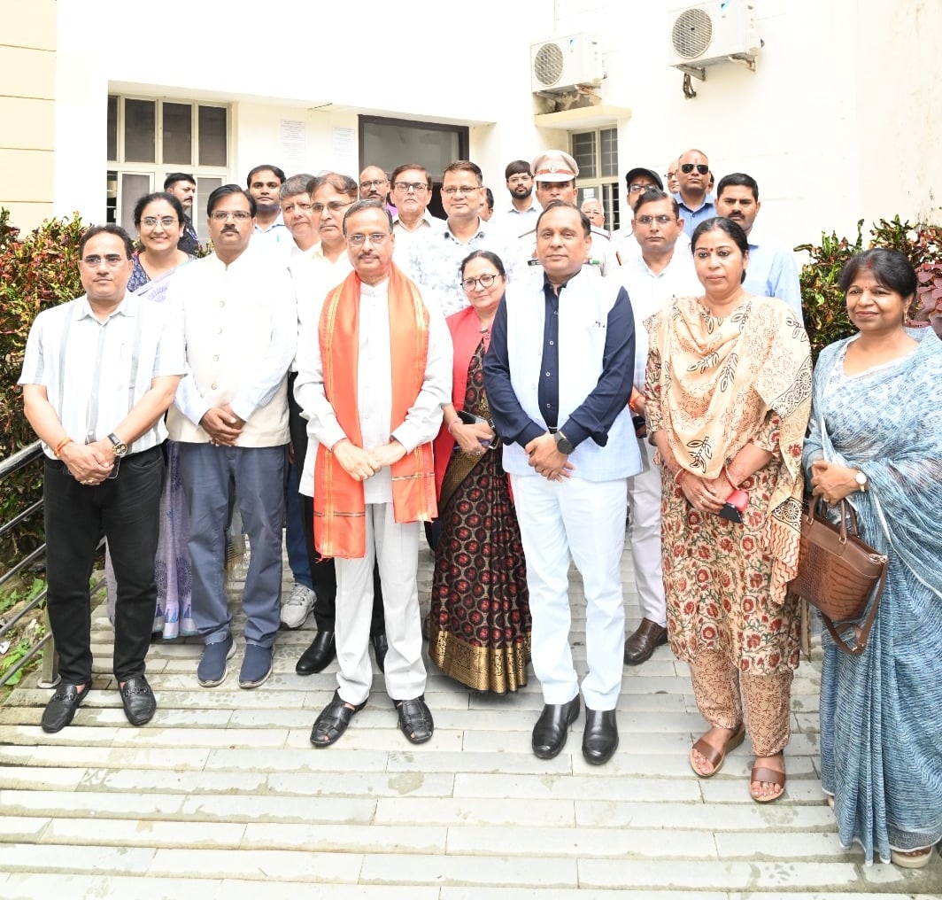 लखनऊ विवि में जलवायु परिवर्तन पर आयोजित परिचर्चा। 