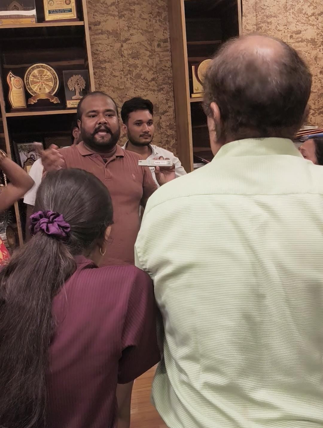 मेस में घटिया खाना, गंदगी और अभद्र व्यवहार के खिलाफ छात्राओं ने आवाज उठाई। मेस में घटिया खाना, गंदगी और अभद्र व्यवहार के खिलाफ छात्राओं ने आवाज उठाई।