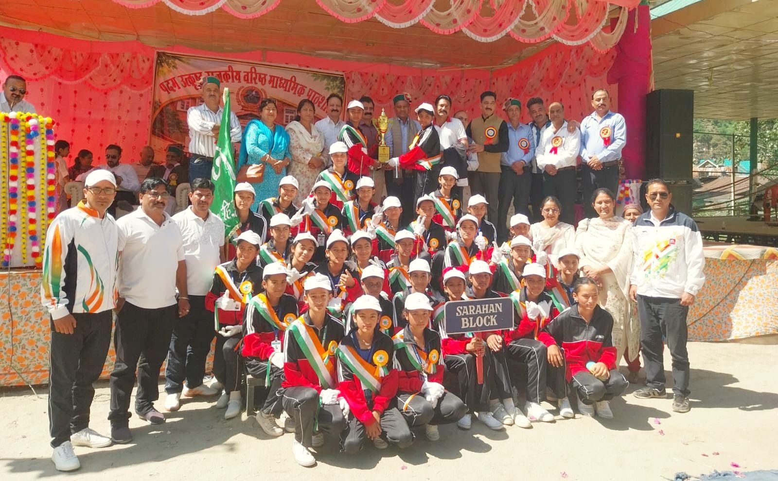 पदम स्कूल रामपुर में छात्रा वर्ग की अंडर-14 जिलास्तरीय प्रतियोगिता के शुभारंभ पर सांस्कृतिक प्र पदम स्कूल रामपुर में छात्रा वर्ग की अंडर-14 जिलास्तरीय प्रतियोगिता के शुभारंभ पर सांस्कृतिक प्र