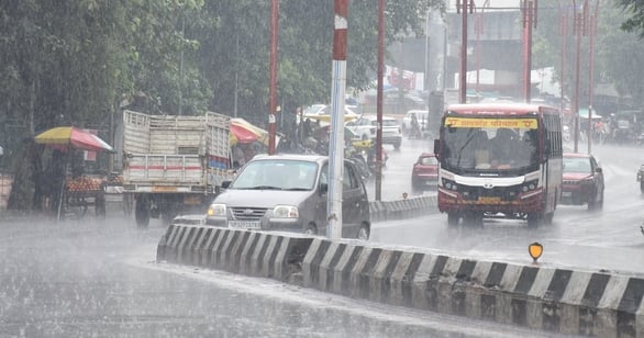 राजधानी में शनिवार दोपहर को कई इलाकों में बारिश हुई। राजधानी में शनिवार दोपहर को कई इलाकों में बारिश हुई।