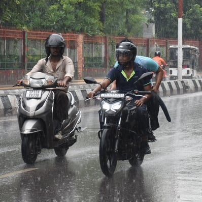 राजधानी में शनिवार दोपहर को कई इलाकों में बारिश हुई। राजधानी में शनिवार दोपहर को कई इलाकों में बारिश हुई।