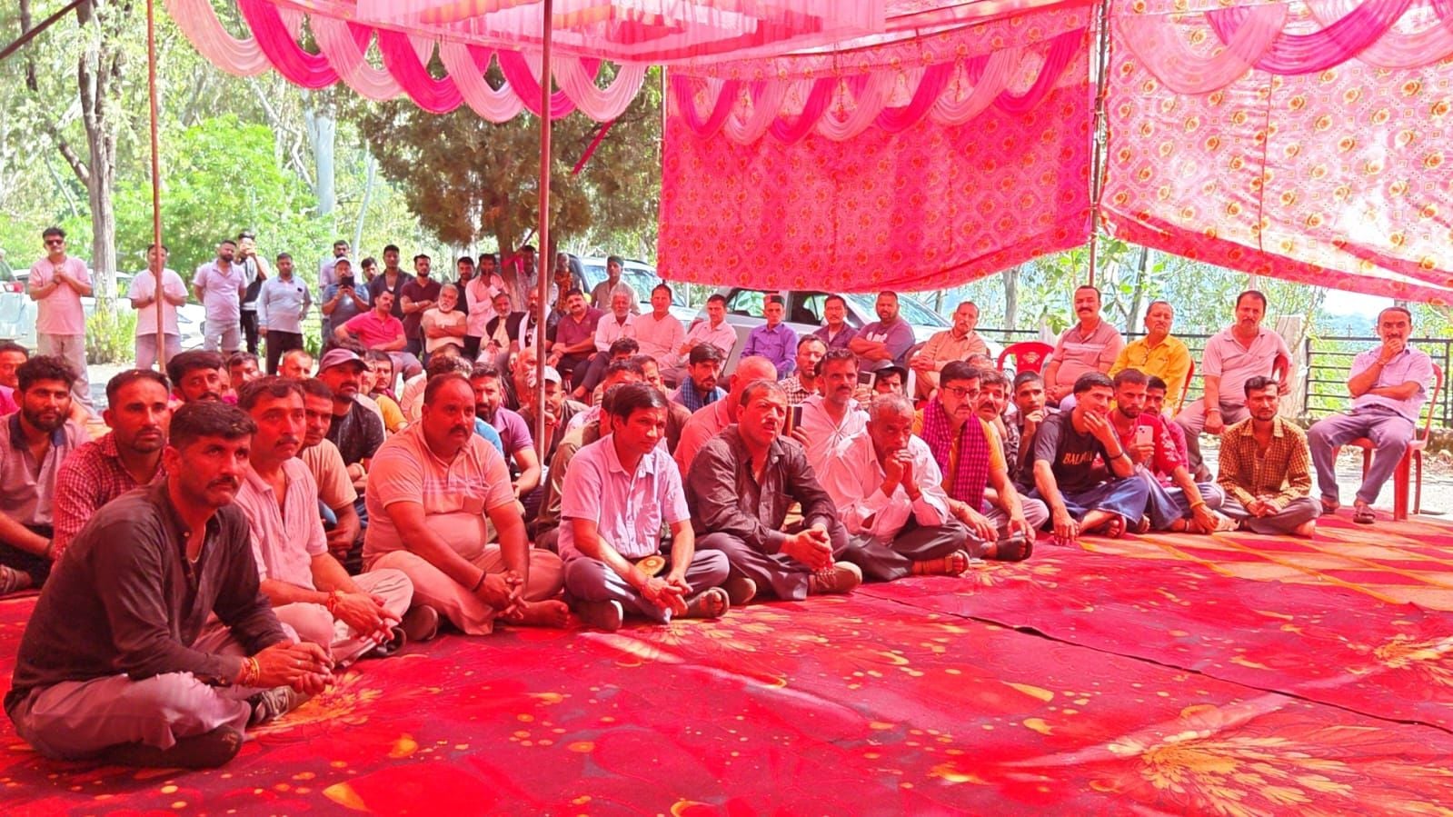 सतौन में सड़क सुरक्षा क्लब की बैठक में मौजूद मुख्यातिथि व पदाधिकारी। संवाद सतौन में सड़क सुरक्षा क्लब की बैठक में मौजूद मुख्यातिथि व पदाधिकारी। संवाद