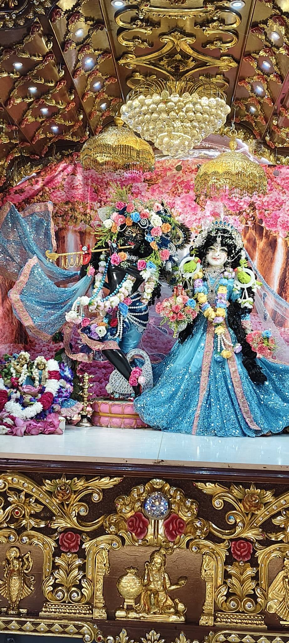 श्रीराम मंदिर में राधा अष्टमी पर भजन संध्या में भजन सुनते श्रद्धालु। संवाद श्रीराम मंदिर में राधा अष्टमी पर भजन संध्या में भजन सुनते श्रद्धालु। संवाद