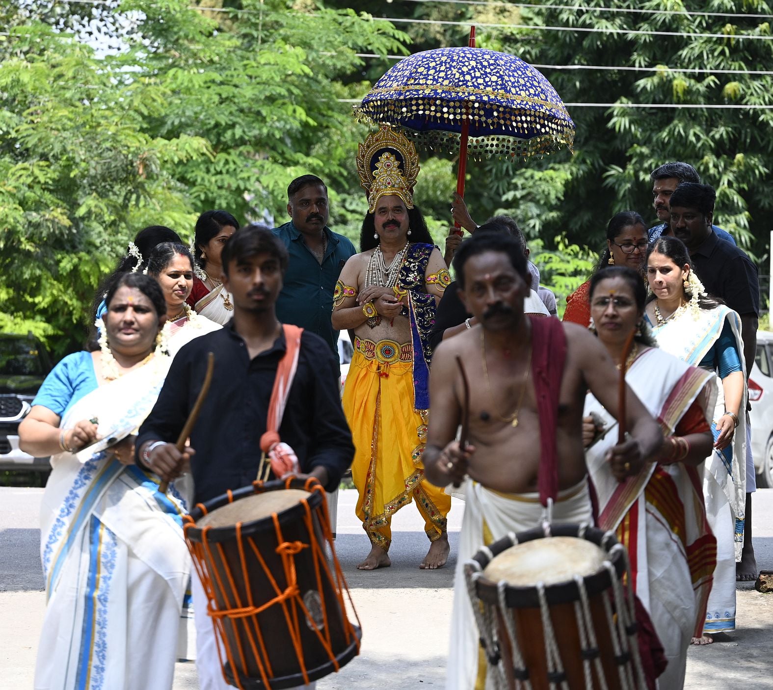 भगवान अय्यपा मंदिर में केरल के प्रमुख पर्व ओणम पर सांस्कृतिक कार्यक्रम प्रस्तुत करते बच्चे व रा