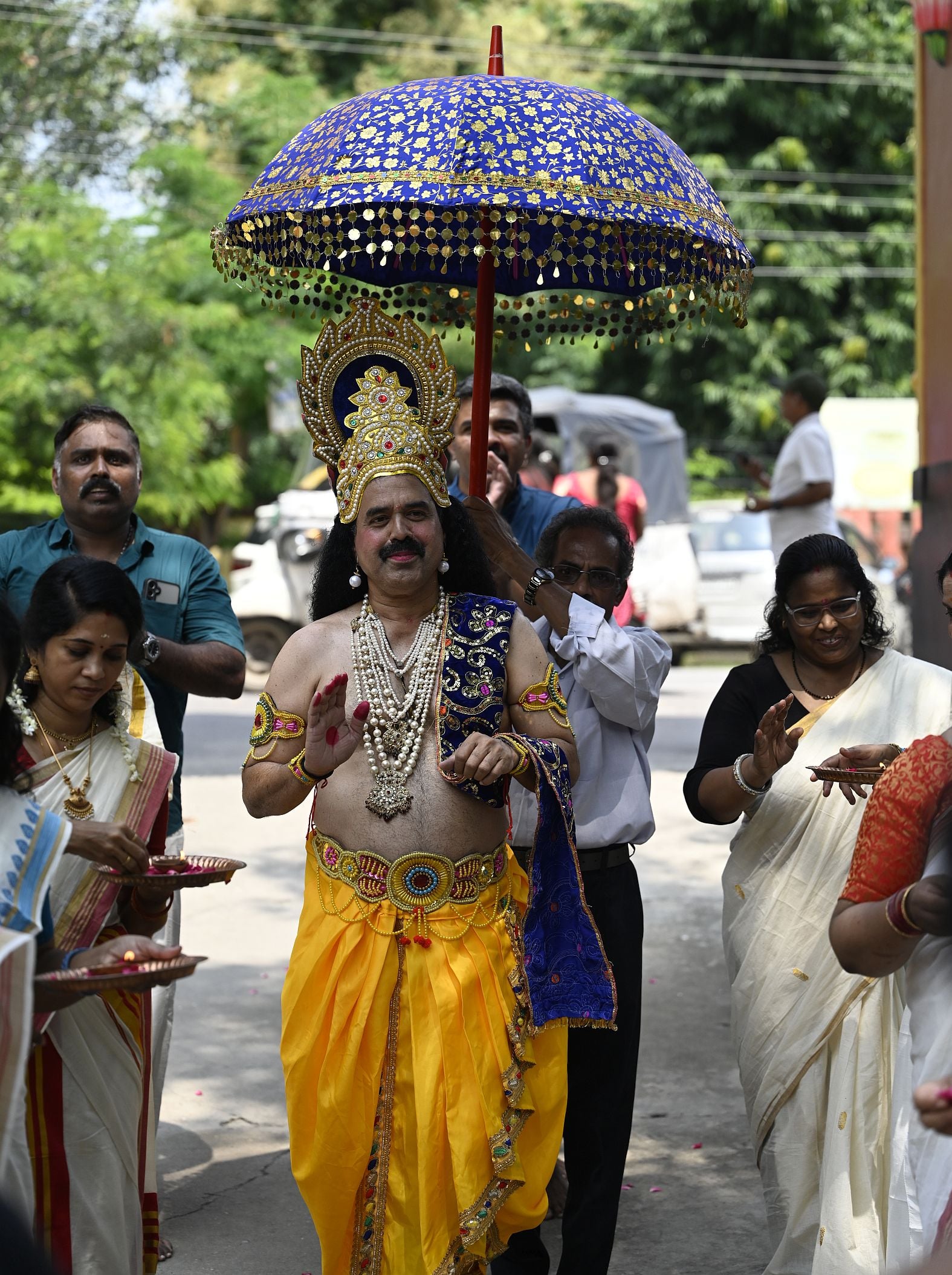 भगवान अय्यपा मंदिर में केरल के प्रमुख पर्व ओणम पर सांस्कृतिक कार्यक्रम प्रस्तुत करते बच्चे व रा