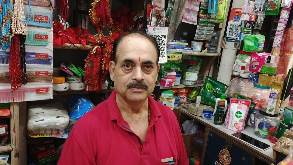 बस अड्डा हमीरपुर में खराब पड़ी व्हीलचेयर। संवाद बस अड्डा हमीरपुर में खराब पड़ी व्हीलचेयर। संवाद