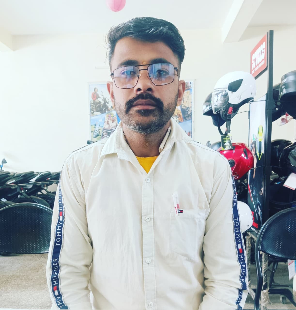 बस अड्डा हमीरपुर में खराब पड़ी व्हीलचेयर। संवाद बस अड्डा हमीरपुर में खराब पड़ी व्हीलचेयर। संवाद