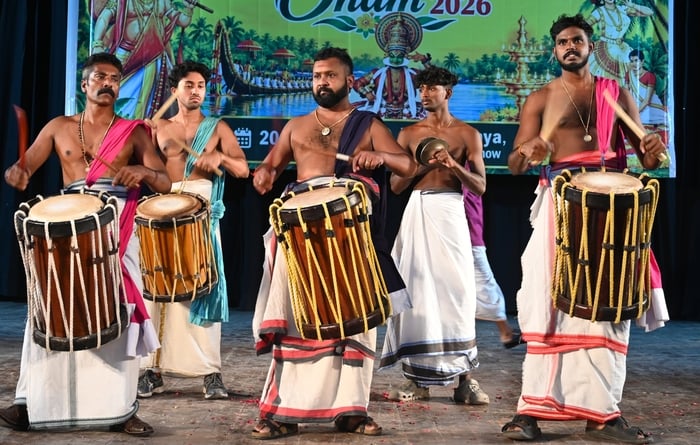 चारबाग स्थित रवींद्रालय में केरल समाजम की प्लेटिनम जुबली और ओणम उत्सव में केरल की संस्कृति और प
