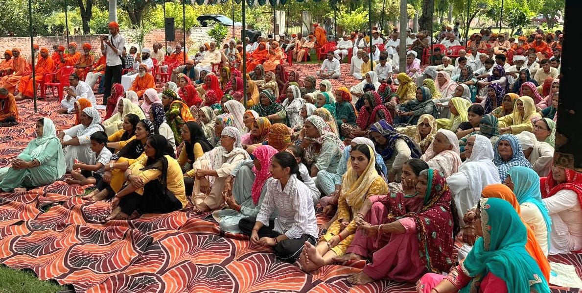फोटो 20जेएनडी24-डेरा साधान घीसा पंथी निरजन में हुए कार्यक्रम में संबोधित करते महाराज। स्रोत श् फोटो 20जेएनडी24-डेरा साधान घीसा पंथी निरजन में हुए कार्यक्रम में संबोधित करते महाराज। स्रोत श्