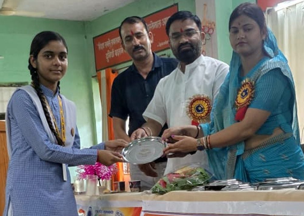 फोटो 21 एमएएचपी 13 परिचय-जीजीआईसी रामनगर में प्रतियोगिता में पोस्टर बनातीं छात्राएं। संवाद फोटो 21 एमएएचपी 13 परिचय-जीजीआईसी रामनगर में प्रतियोगिता में पोस्टर बनातीं छात्राएं। संवाद
