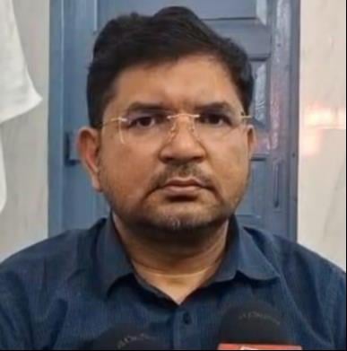 शामली में स्वास्थ्य टीम से लोगों की होती नोकझोंक। स्रोत वीडियोग्रेब शामली में स्वास्थ्य टीम से लोगों की होती नोकझोंक। स्रोत वीडियोग्रेब