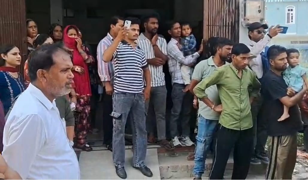शामली में स्वास्थ्य टीम से लोगों की होती नोकझोंक। स्रोत वीडियोग्रेब शामली में स्वास्थ्य टीम से लोगों की होती नोकझोंक। स्रोत वीडियोग्रेब