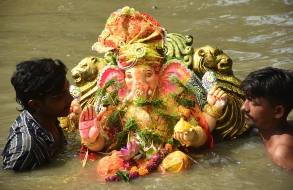 श्री गणेश उत्सव मंडल चौक की ओर से आयोजित लखनऊ का राजा चौक की ढोल नगाड़ों के साथ विसर्जन यात्रा श्री गणेश उत्सव मंडल चौक की ओर से आयोजित लखनऊ का राजा चौक की ढोल नगाड़ों के साथ विसर्जन यात्रा