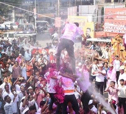 श्री गणेश उत्सव मंडल चौक की ओर से आयोजित लखनऊ का राजा चौक की ढोल नगाड़ों के साथ विसर्जन यात्रा श्री गणेश उत्सव मंडल चौक की ओर से आयोजित लखनऊ का राजा चौक की ढोल नगाड़ों के साथ विसर्जन यात्रा