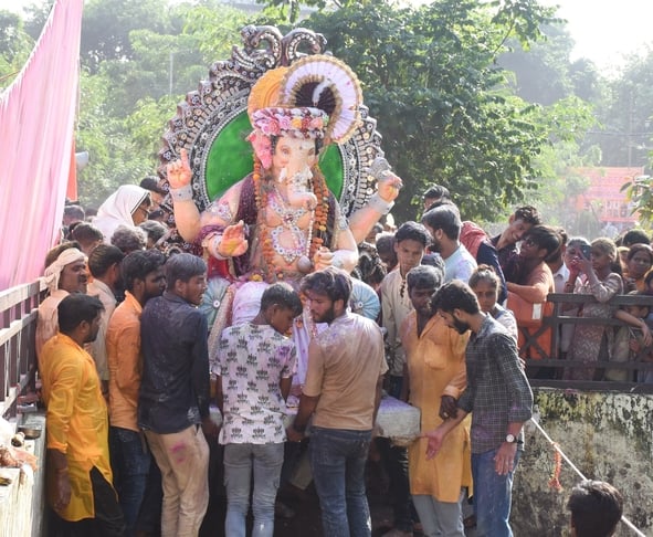 श्री गणेश उत्सव मंडल चौक की ओर से आयोजित लखनऊ का राजा चौक की ढोल नगाड़ों के साथ विसर्जन यात्रा श्री गणेश उत्सव मंडल चौक की ओर से आयोजित लखनऊ का राजा चौक की ढोल नगाड़ों के साथ विसर्जन यात्रा