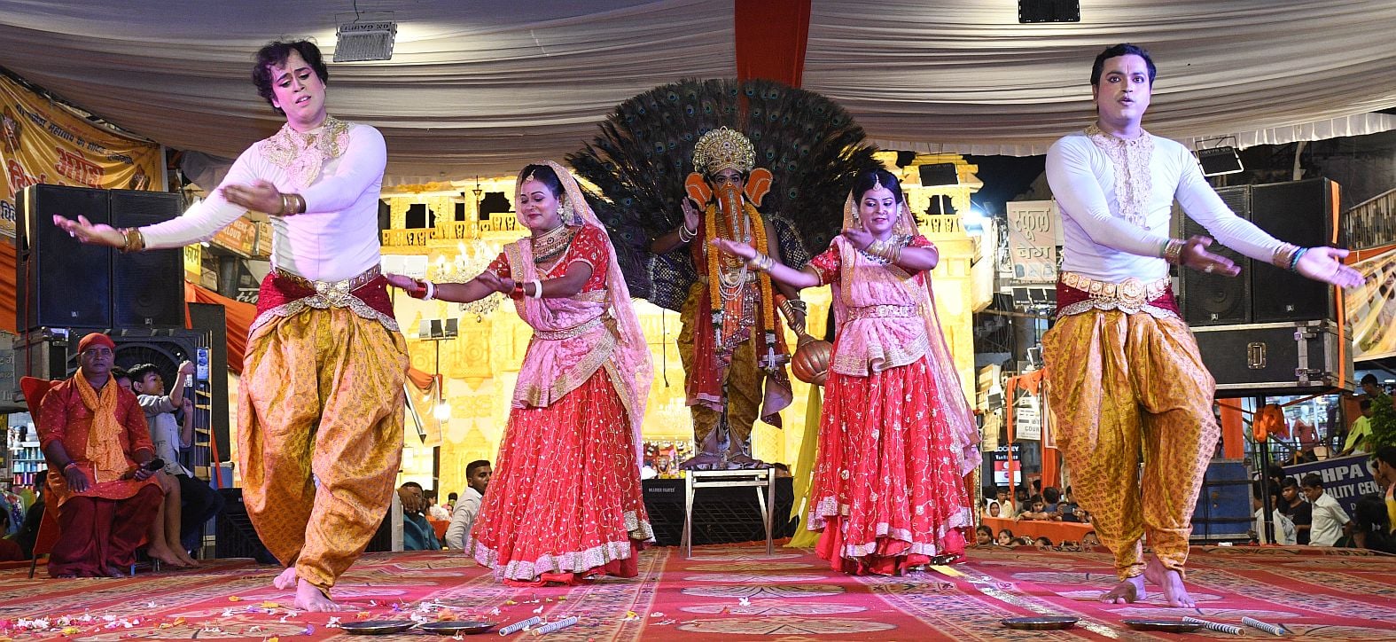 श्री गणेश उत्सव मंडल चौक की ओर से आयोजित लखनऊ का राजा चौक की ढोल नगाड़ों के साथ विसर्जन यात्रा श्री गणेश उत्सव मंडल चौक की ओर से आयोजित लखनऊ का राजा चौक की ढोल नगाड़ों के साथ विसर्जन यात्रा
