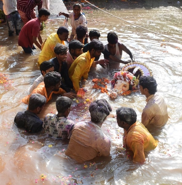 श्री गणेश उत्सव मंडल चौक की ओर से आयोजित लखनऊ का राजा चौक की ढोल नगाड़ों के साथ विसर्जन यात्रा श्री गणेश उत्सव मंडल चौक की ओर से आयोजित लखनऊ का राजा चौक की ढोल नगाड़ों के साथ विसर्जन यात्रा
