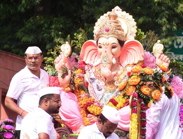 श्री गणेश उत्सव मंडल चौक की ओर से आयोजित लखनऊ का राजा चौक की ढोल नगाड़ों के साथ विसर्जन यात्रा श्री गणेश उत्सव मंडल चौक की ओर से आयोजित लखनऊ का राजा चौक की ढोल नगाड़ों के साथ विसर्जन यात्रा