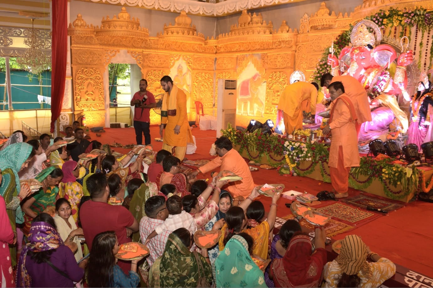 श्री गणेश उत्सव मंडल चौक की ओर से आयोजित लखनऊ का राजा चौक की ढोल नगाड़ों के साथ विसर्जन यात्रा श्री गणेश उत्सव मंडल चौक की ओर से आयोजित लखनऊ का राजा चौक की ढोल नगाड़ों के साथ विसर्जन यात्रा