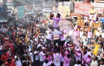 श्री गणेश उत्सव मंडल चौक की ओर से आयोजित लखनऊ का राजा चौक की ढोल नगाड़ों के साथ विसर्जन यात्रा श्री गणेश उत्सव मंडल चौक की ओर से आयोजित लखनऊ का राजा चौक की ढोल नगाड़ों के साथ विसर्जन यात्रा