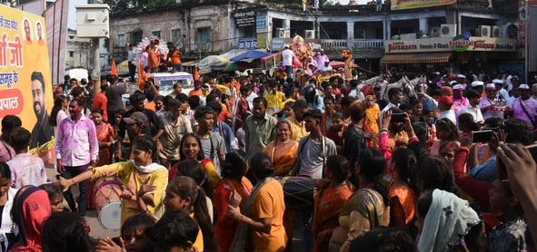 श्री गणेश उत्सव मंडल चौक की ओर से आयोजित लखनऊ का राजा चौक की ढोल नगाड़ों के साथ विसर्जन यात्रा श्री गणेश उत्सव मंडल चौक की ओर से आयोजित लखनऊ का राजा चौक की ढोल नगाड़ों के साथ विसर्जन यात्रा