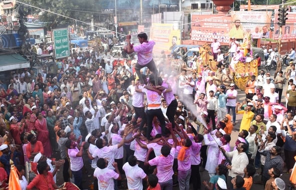 श्री गणेश उत्सव मंडल चौक की ओर से आयोजित लखनऊ का राजा चौक की ढोल नगाड़ों के साथ विसर्जन यात्रा श्री गणेश उत्सव मंडल चौक की ओर से आयोजित लखनऊ का राजा चौक की ढोल नगाड़ों के साथ विसर्जन यात्रा